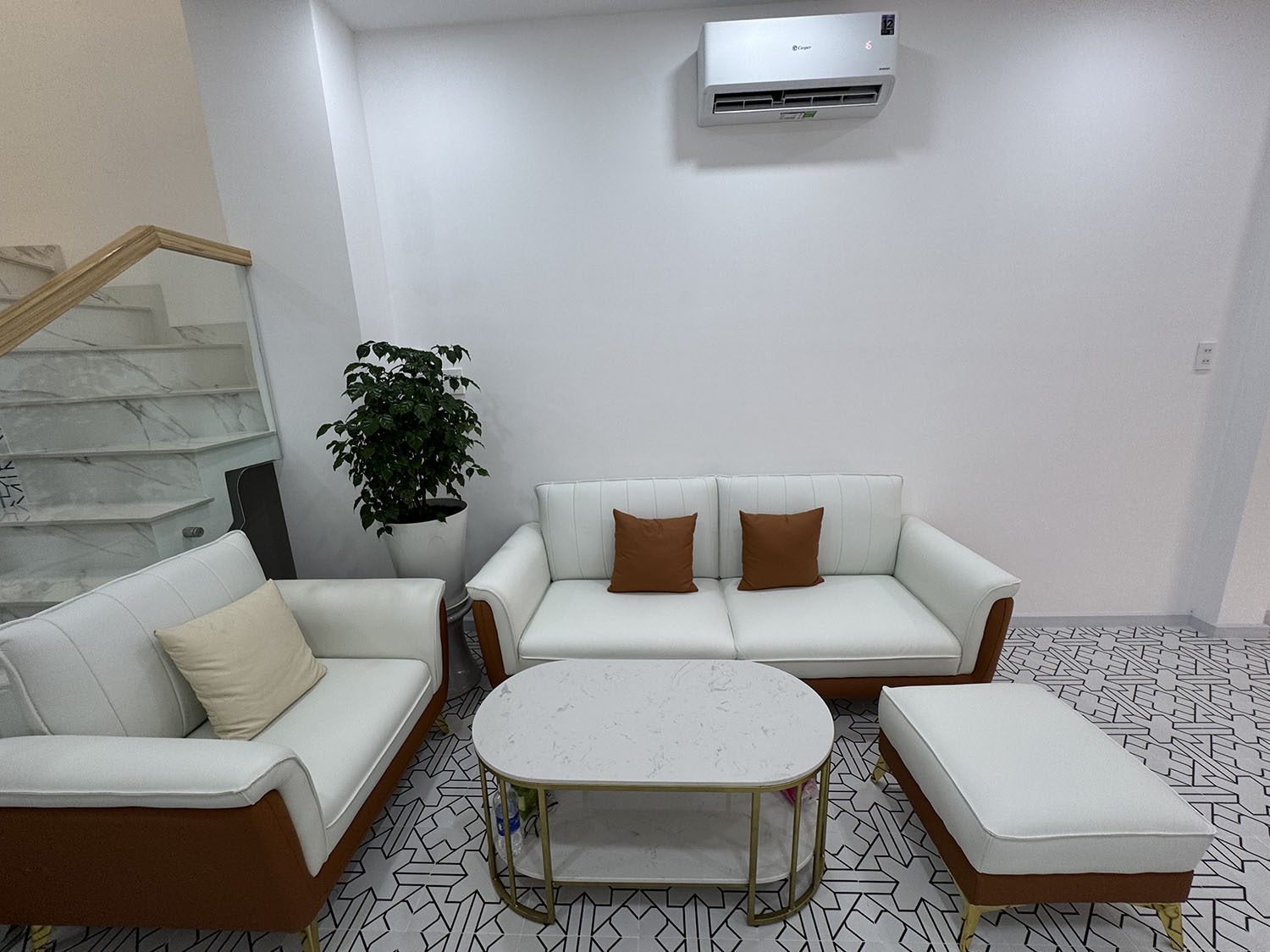 Tuyệt phẩm Nhà Phố 2 lầu full nội thất cao cấp hẻm 2 xe hơi 7 chỗ tránh nhau khu VIP Đặng Văn Ngữ